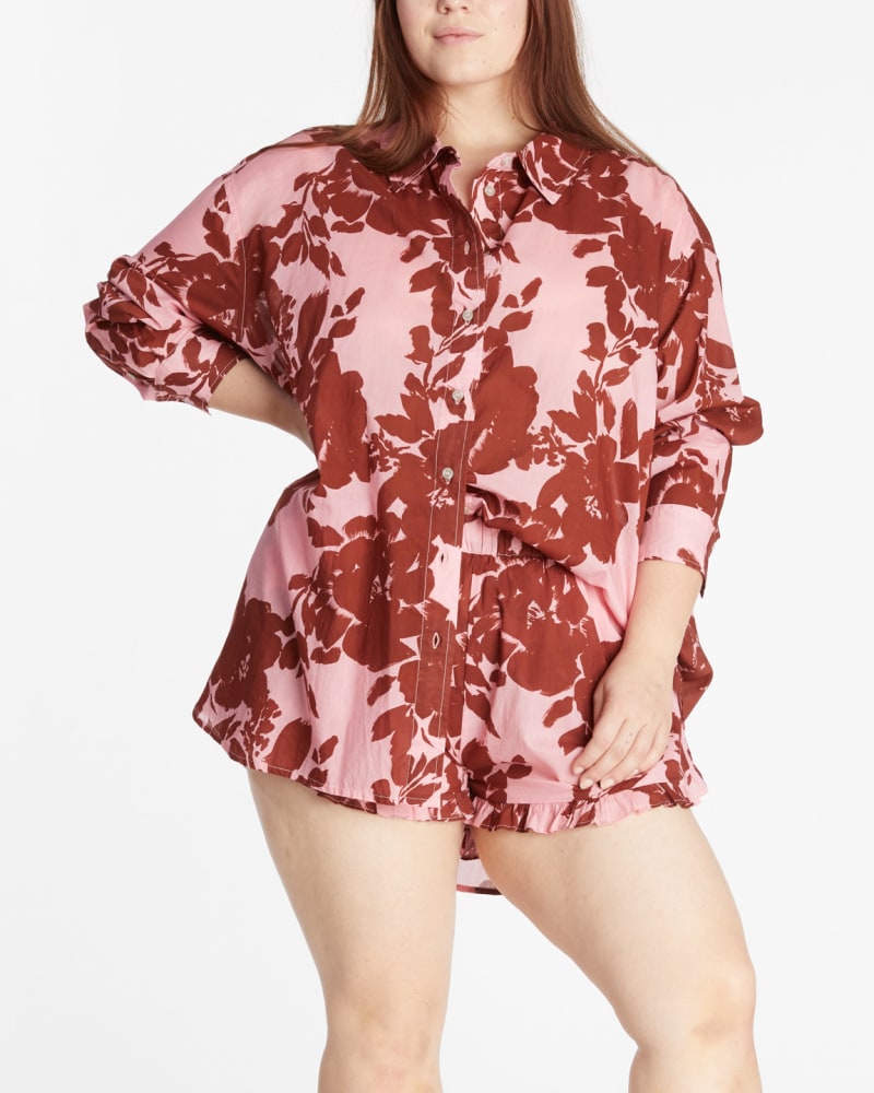 Front of a model wearing a size 1X Calandra Top in Peony/Brandy Shadow Bloom by Tanya Taylor. | dia_product_style_image_id:322256